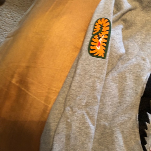 100 % Authentic A Bathing Ape Sweater - Picture 3 of 4